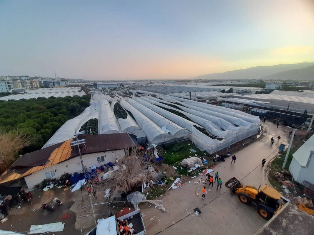 Seralar hayalet gibi uçtu! Pencereden bakan Antalyalılar gözlerine inanamadı - Resim: 55